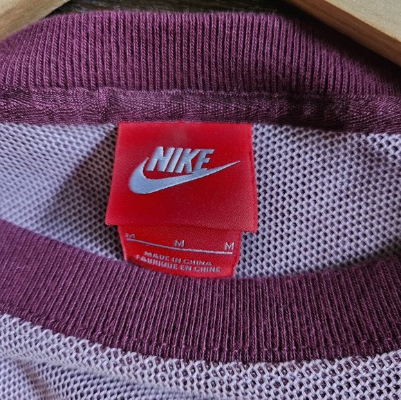 NIKE maroon short-sleeved women's workout shirt size M - Picture 3 of 3